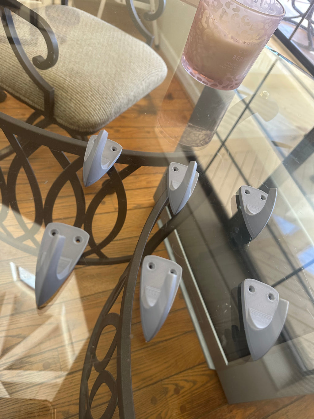 Minimalist Curved Wall Hook – Strong 3D Printed Hook for Hats, Keys, Headphones & Everyday Items