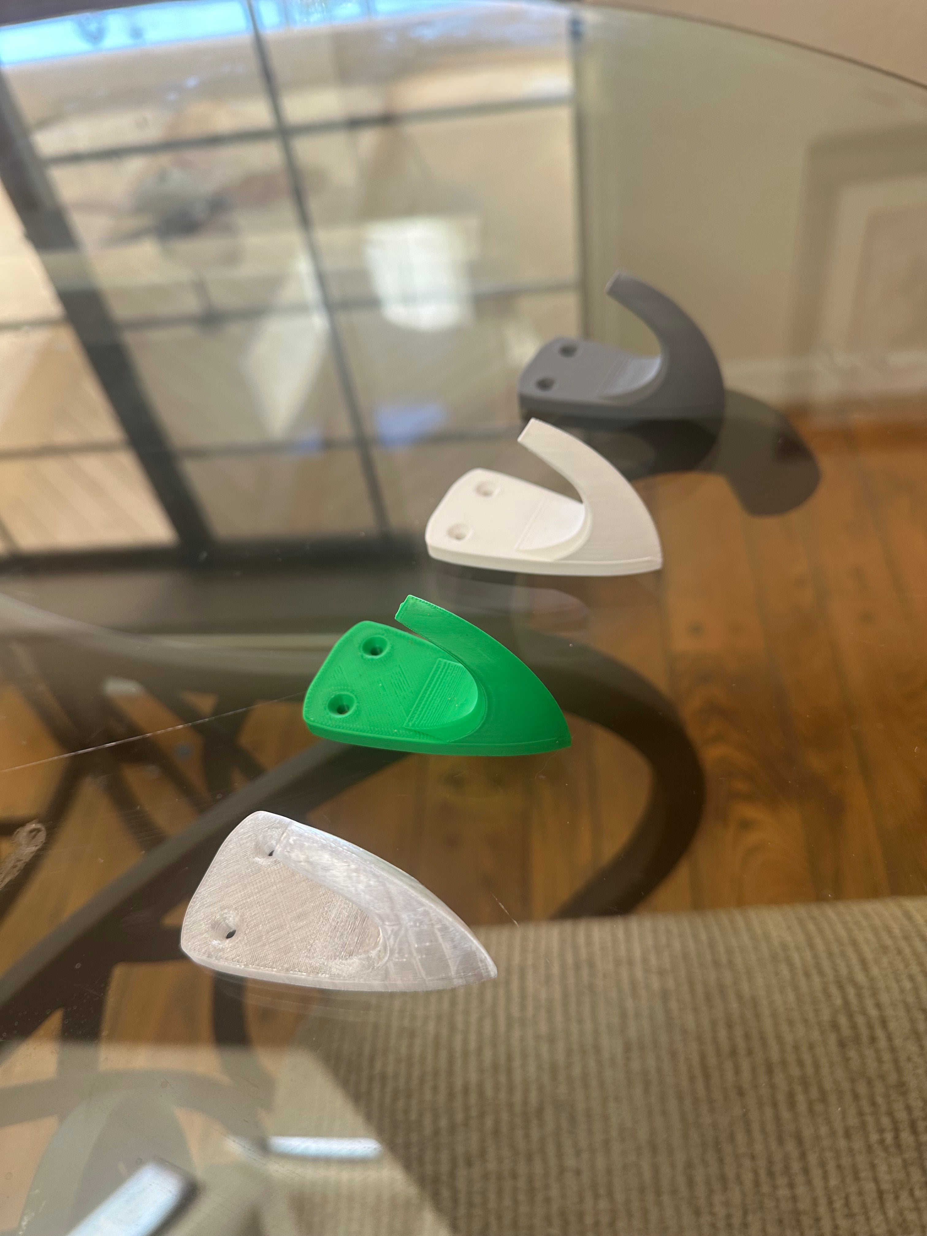 Minimalist Curved Wall Hook – Strong 3D Printed Hook for Hats, Keys, Headphones & Everyday Items