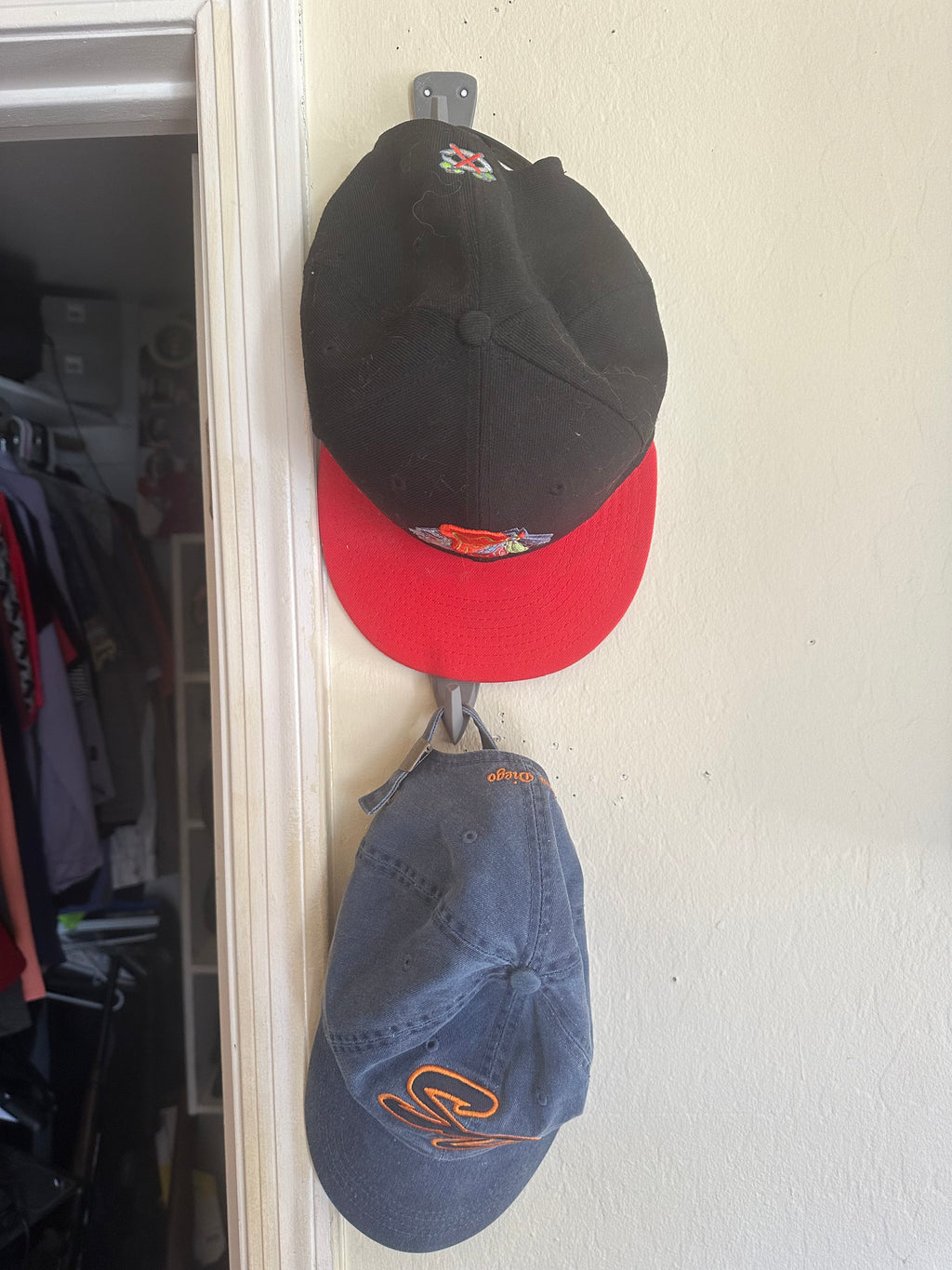 Minimalist Curved Wall Hook – Strong 3D Printed Hook for Hats, Keys, Headphones & Everyday Items