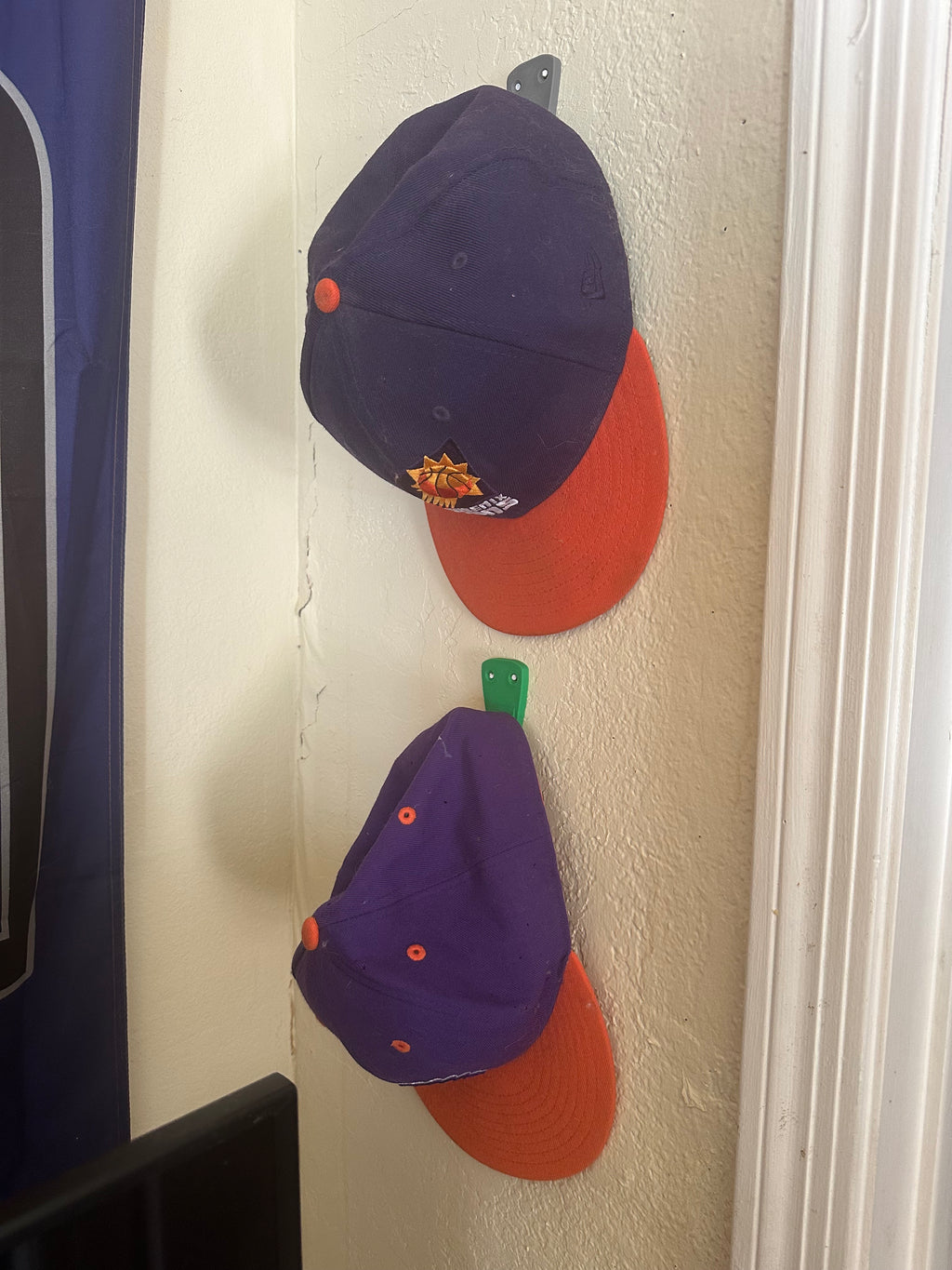 Minimalist Curved Wall Hook – Strong 3D Printed Hook for Hats, Keys, Headphones & Everyday Items