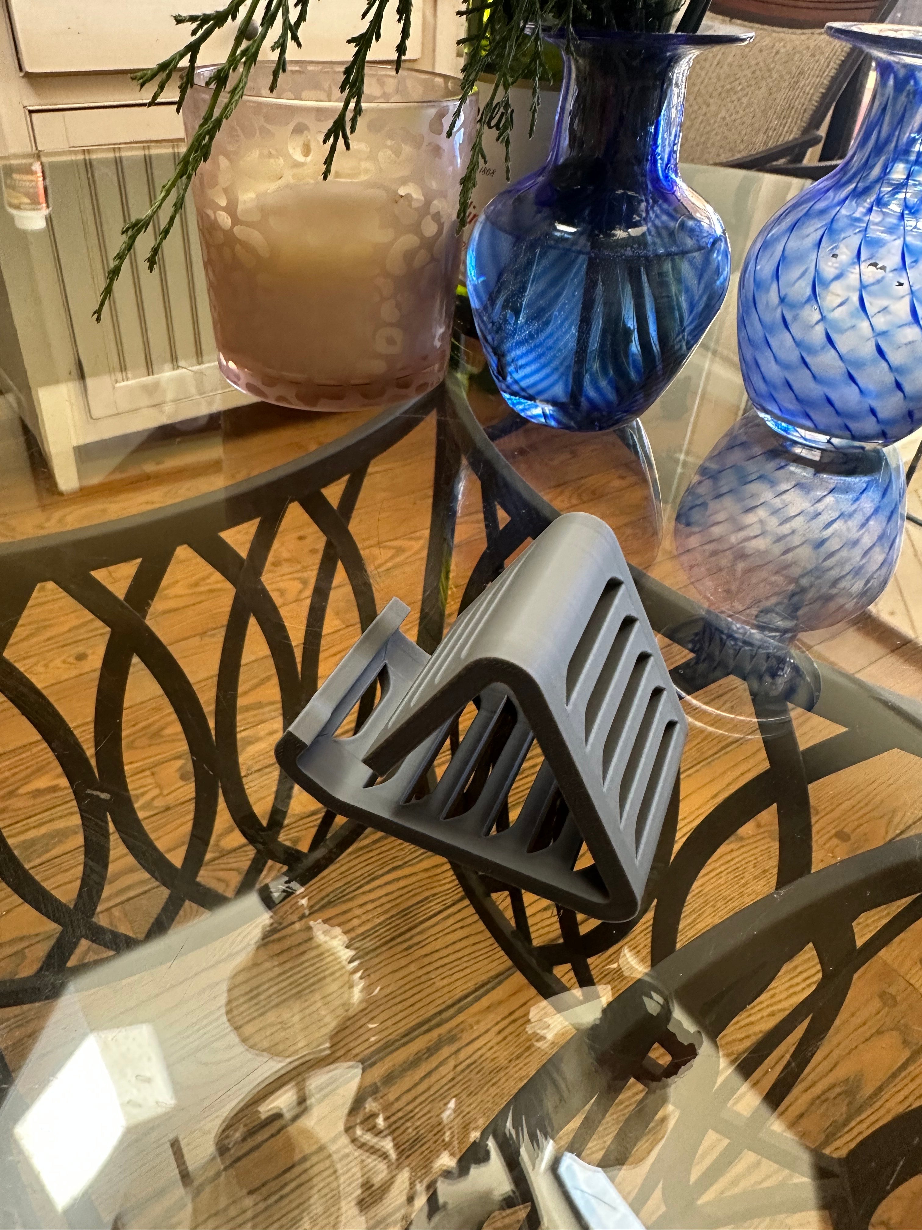 Minimalist 3D Printed Phone Stand | Desk Phone Holder | Hands-Free Smartphone Dock | Modern Cable-Friendly Phone Cradle