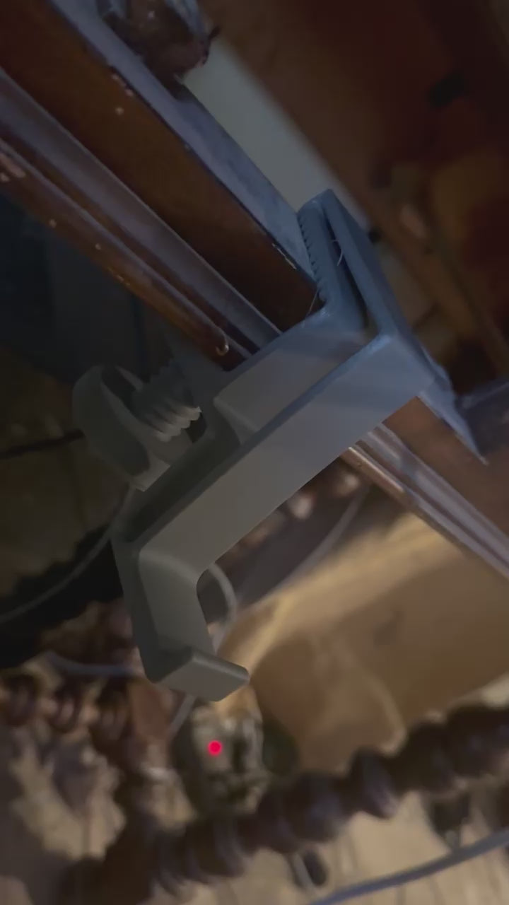 Minimalist Headset Hanger – Desk-Mounted Headphone Holder | Gaming, Studio & Desk Organization